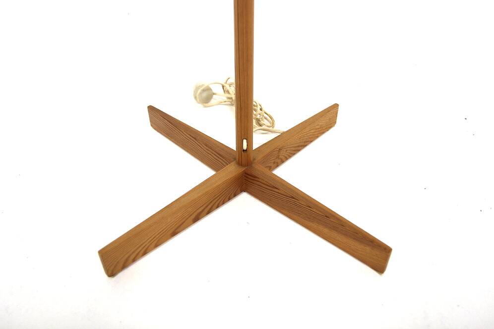Scandinavian pine floor lamp, Sweden, 1960