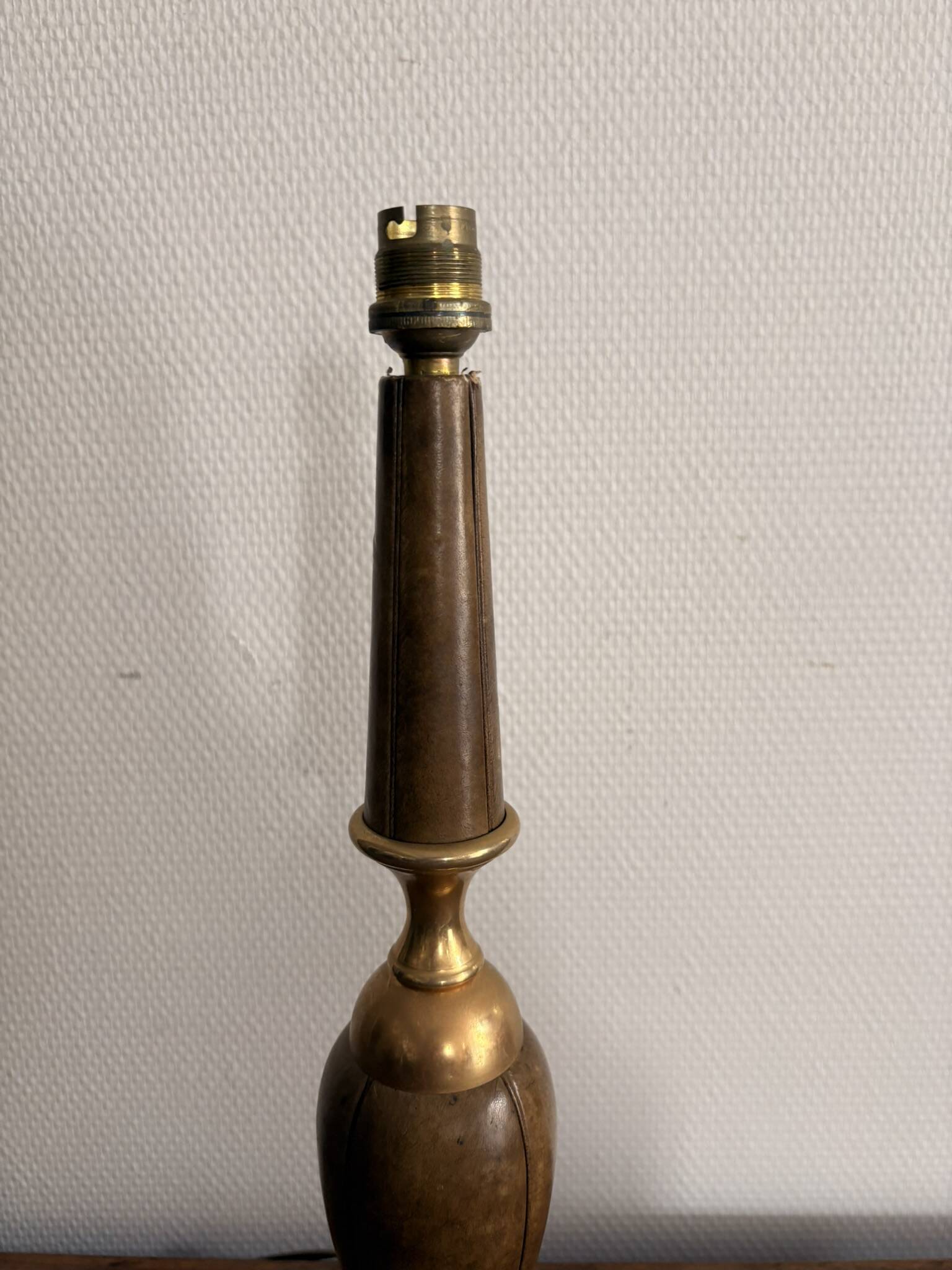 Ancien Pied Lampe Balustre Cuir Marron Gainé Dorure au Fer Année 50 70