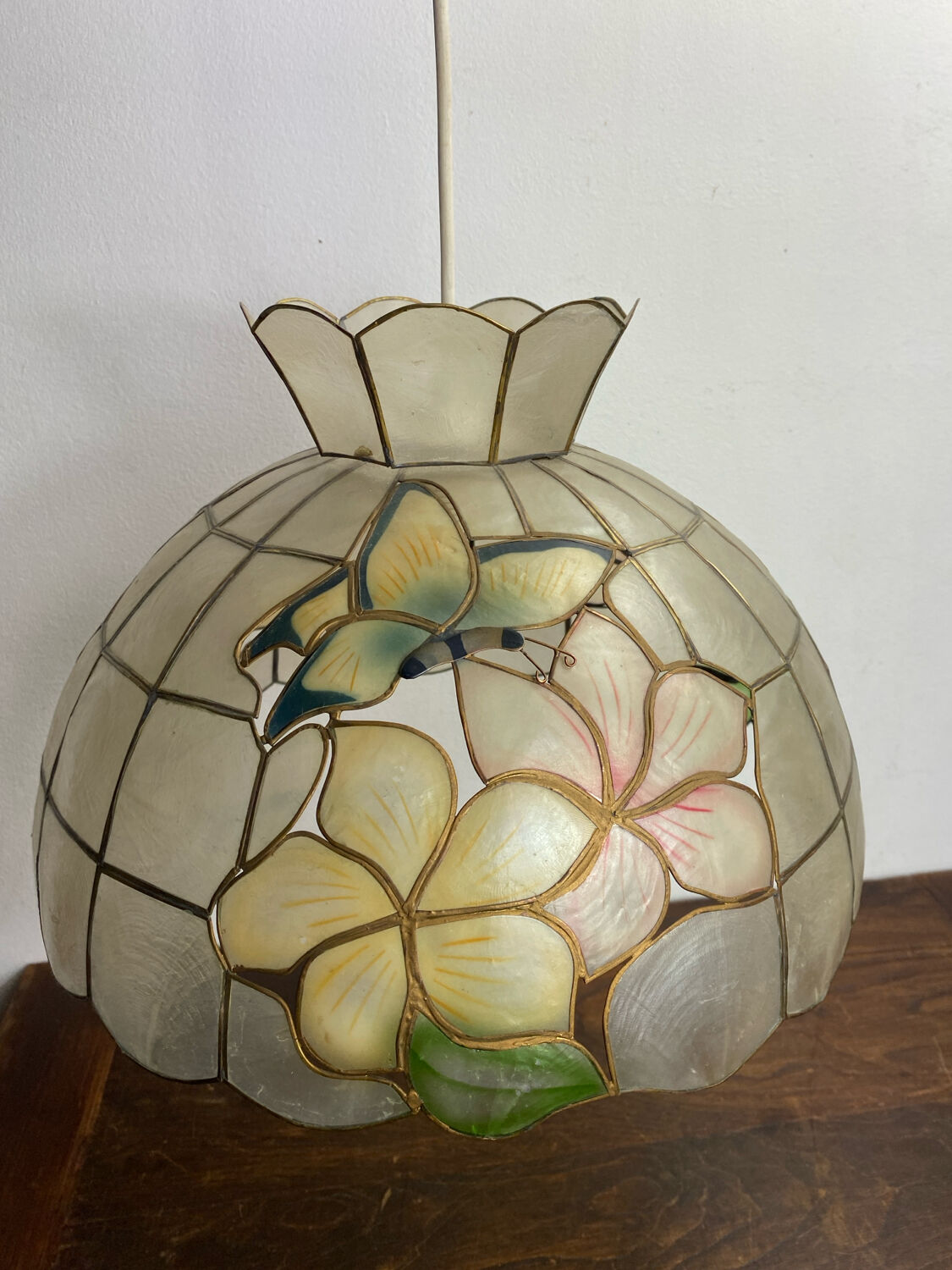 Pendant light, chandelier in mother-of-pearl and brass