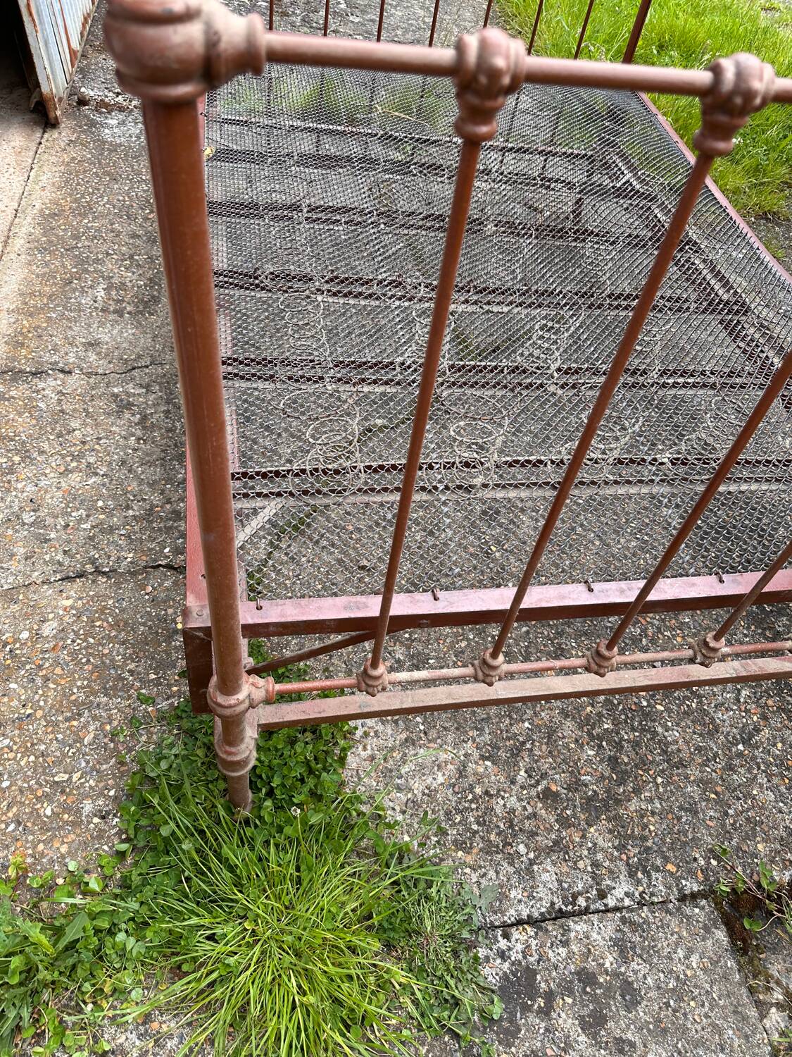Metal bed with box spring