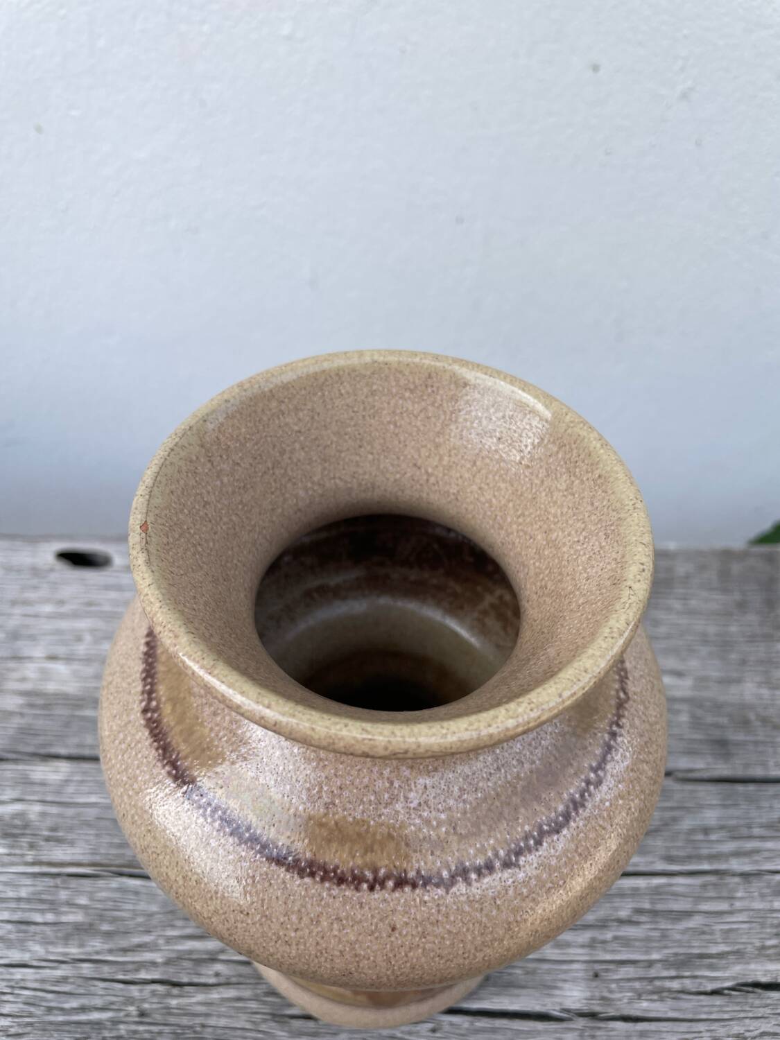 Vase en grès beige 1970