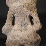 Anthropomorphic figure in volcanic stone, Oceanic tribal art, 17th century