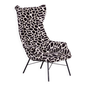 Fauteuil à oreilles restauré, Miroslav Navratil, Imitation Fourrure de Girafe, Tchéquie, années 1950