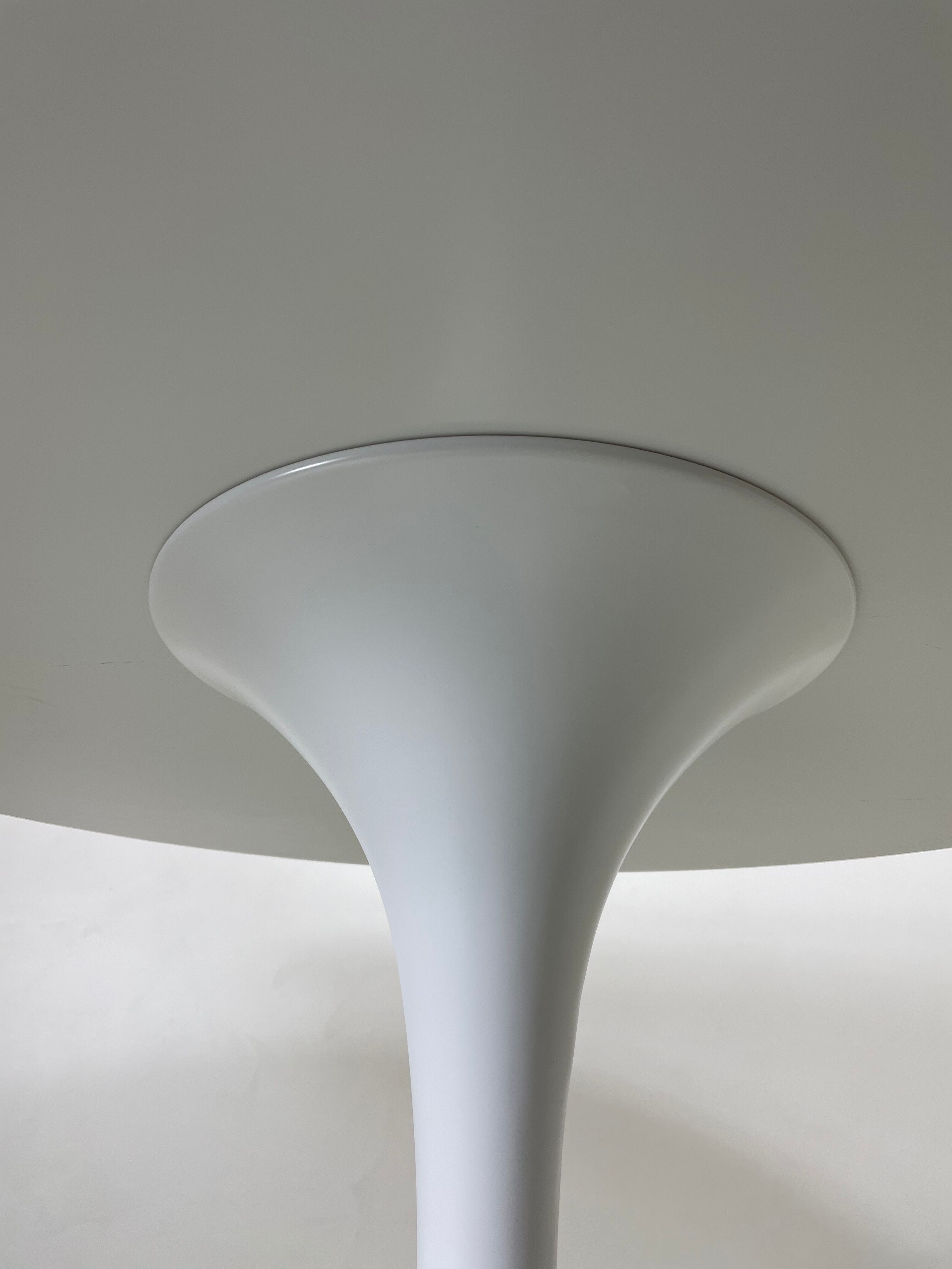Table Saarinen pour Knoll International années 1960