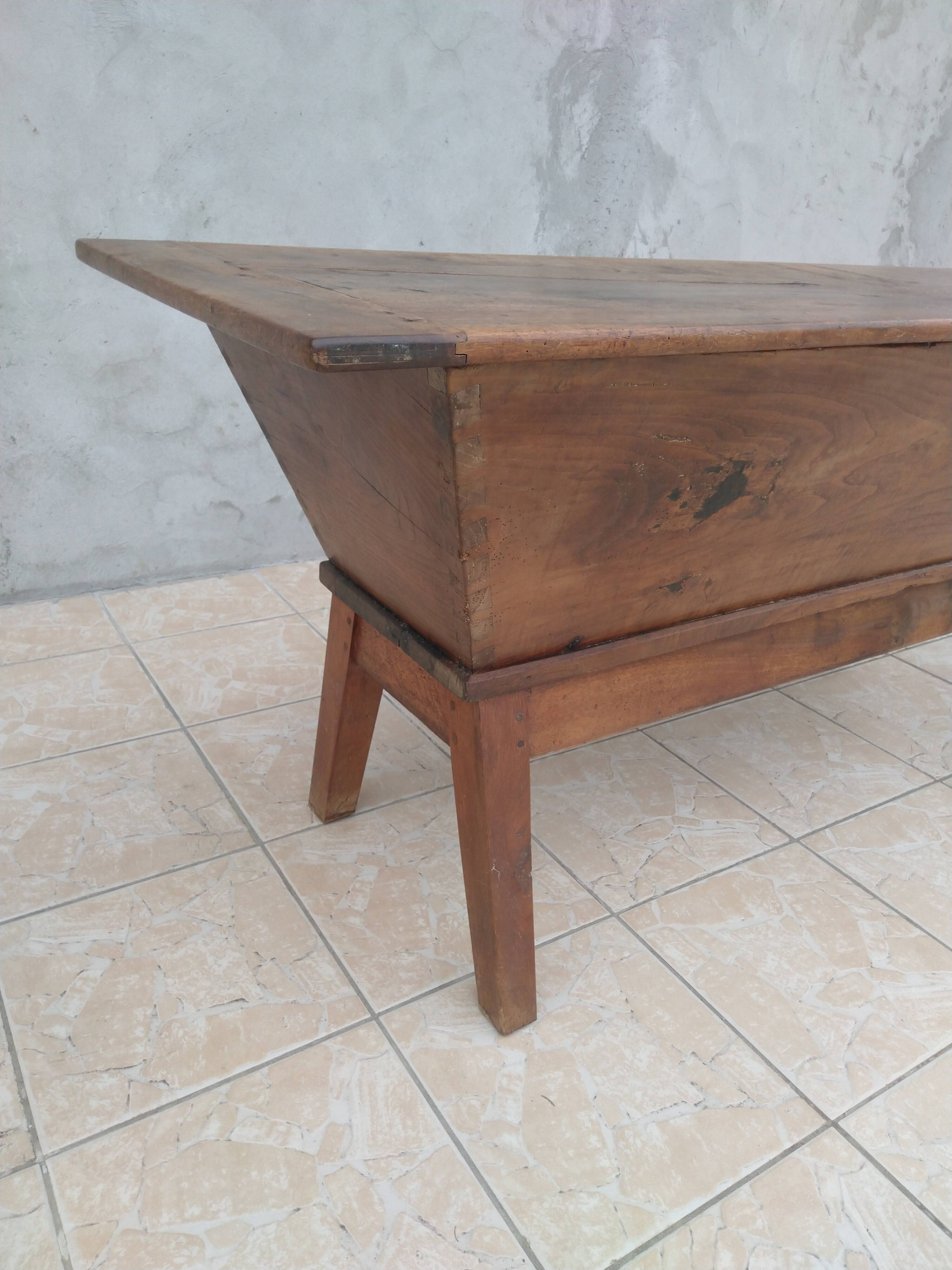 Kneading in walnut and oak 19th