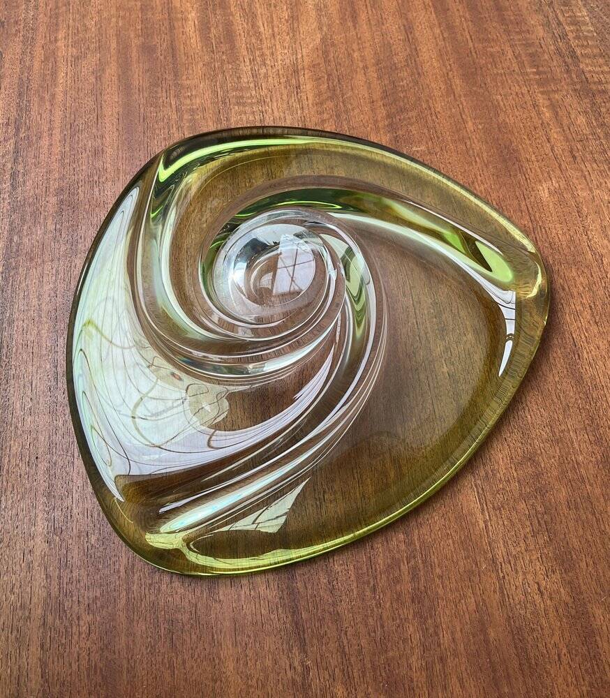 Mid-century modern crystal fruit bowl by Rene Delvenne for Val Saint Lambert, Belgium, 1960s.