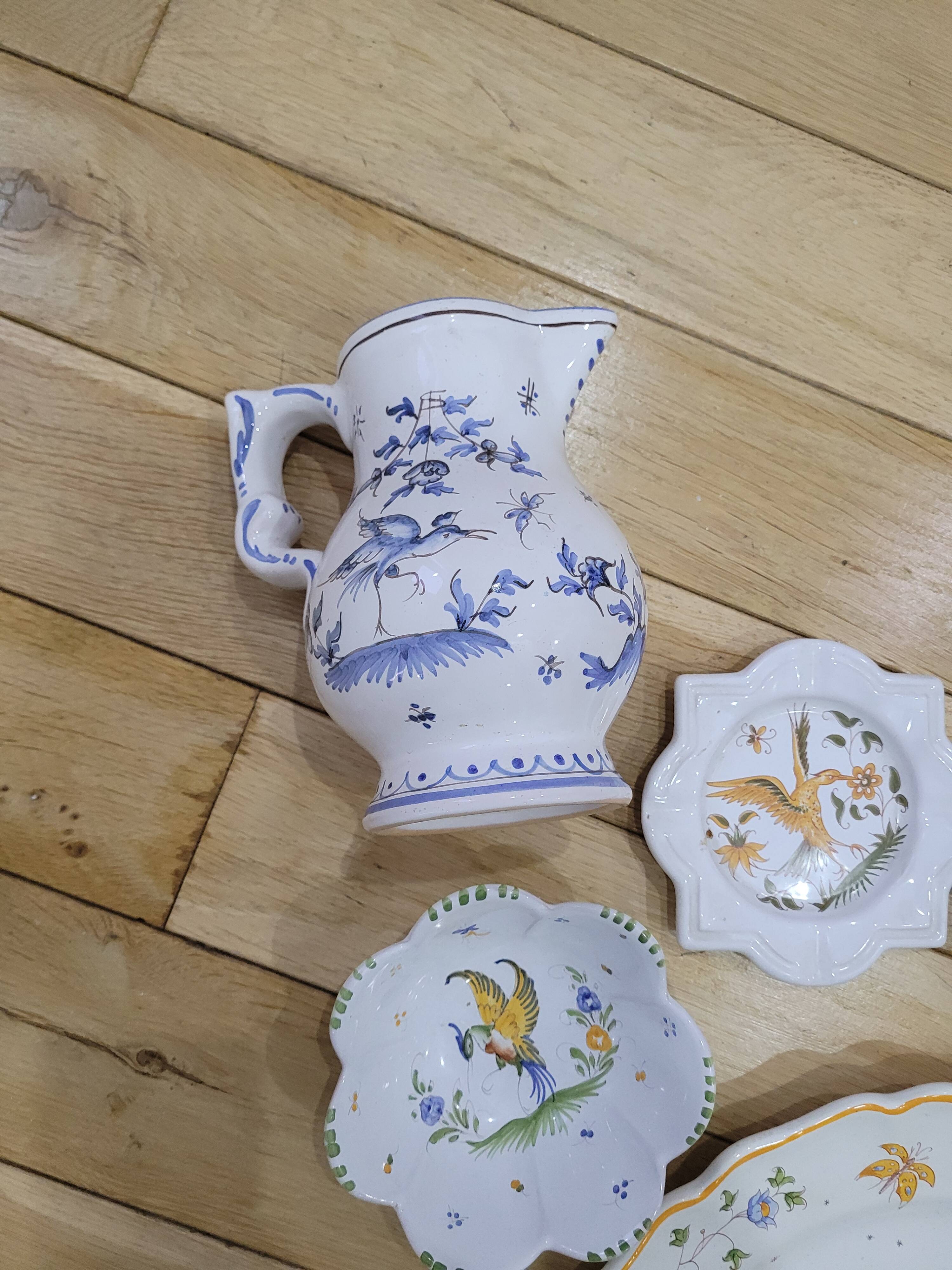 Set of 5 Moustiers porcelain pieces in perfect condition