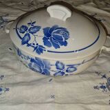 Soup tureen and dish set