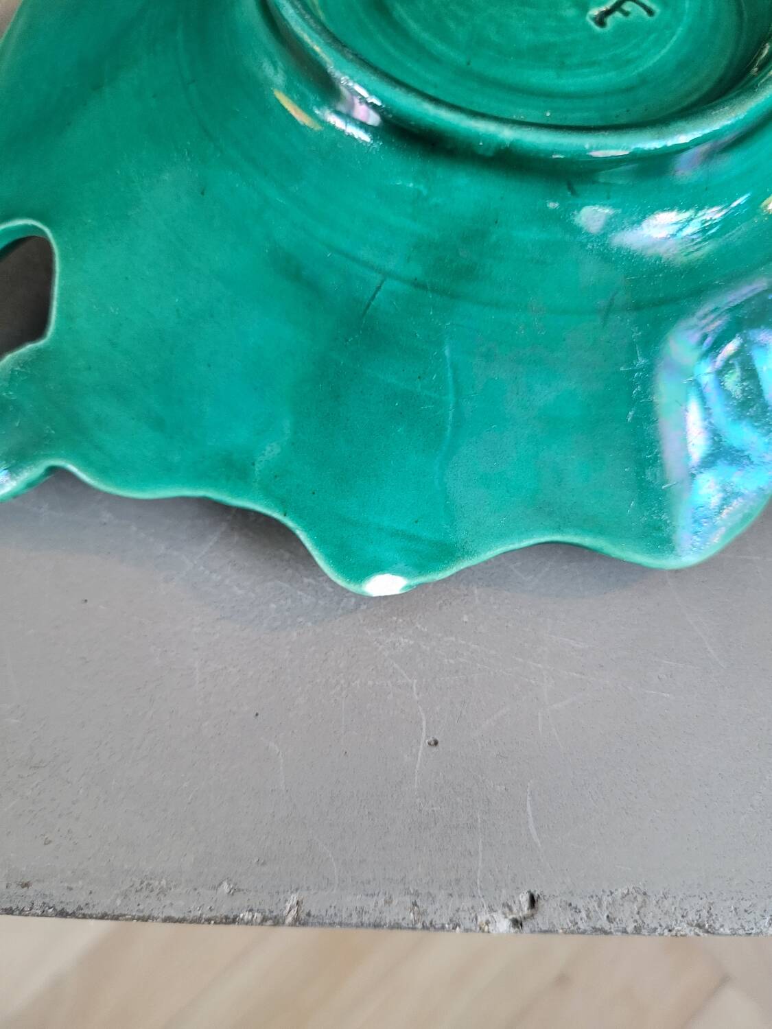 Green ceramic leaf tray