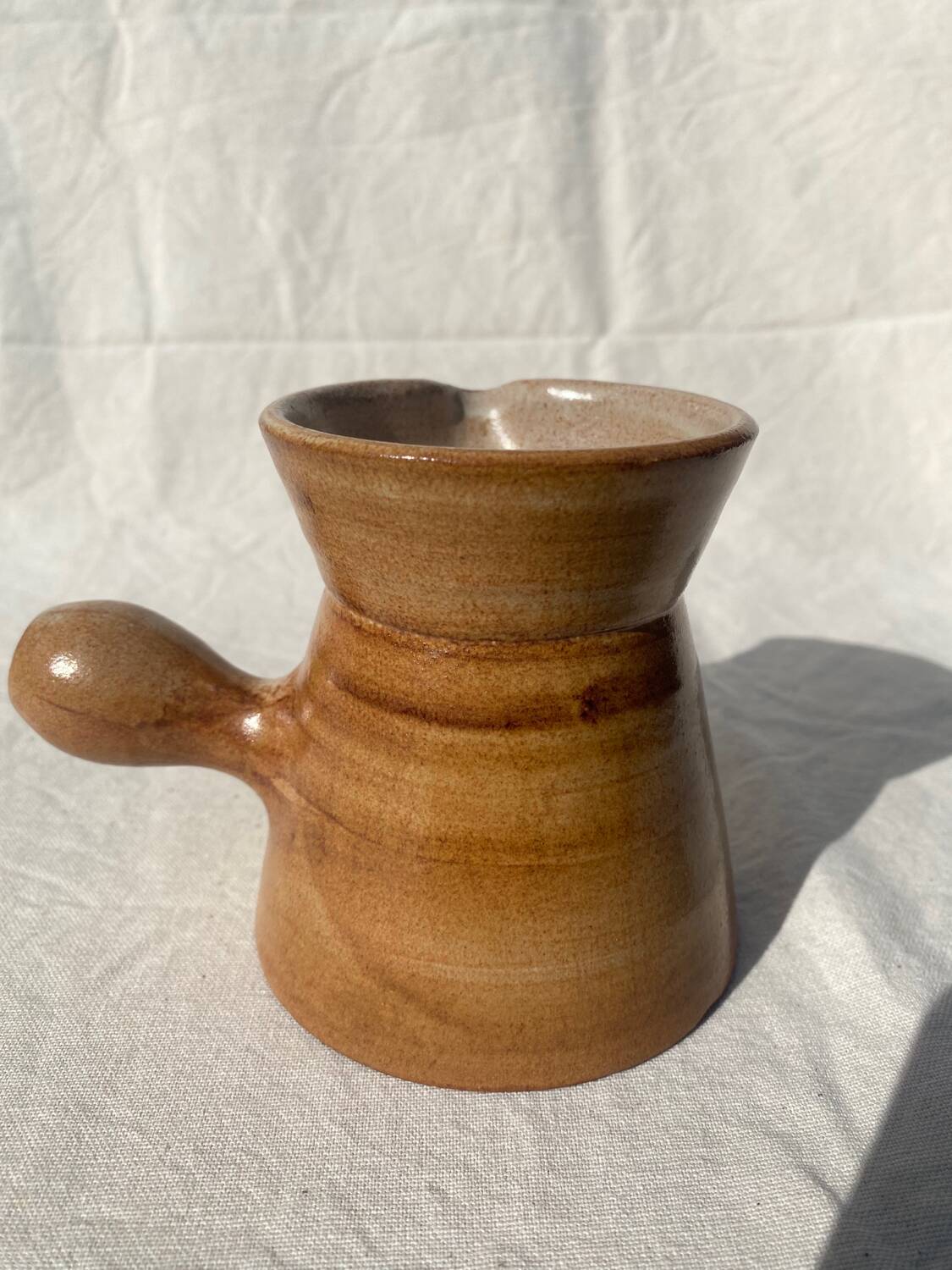 Small stoneware pitcher / saucier