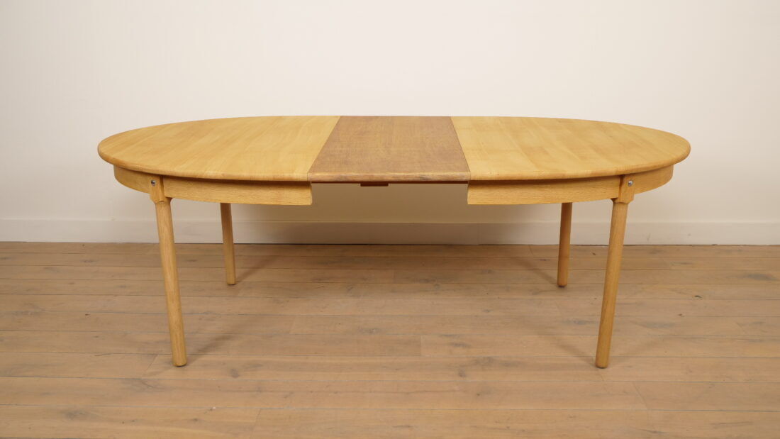 Vintage Oval Dining Table | Oak | Extendable | 3 Extension Leaves