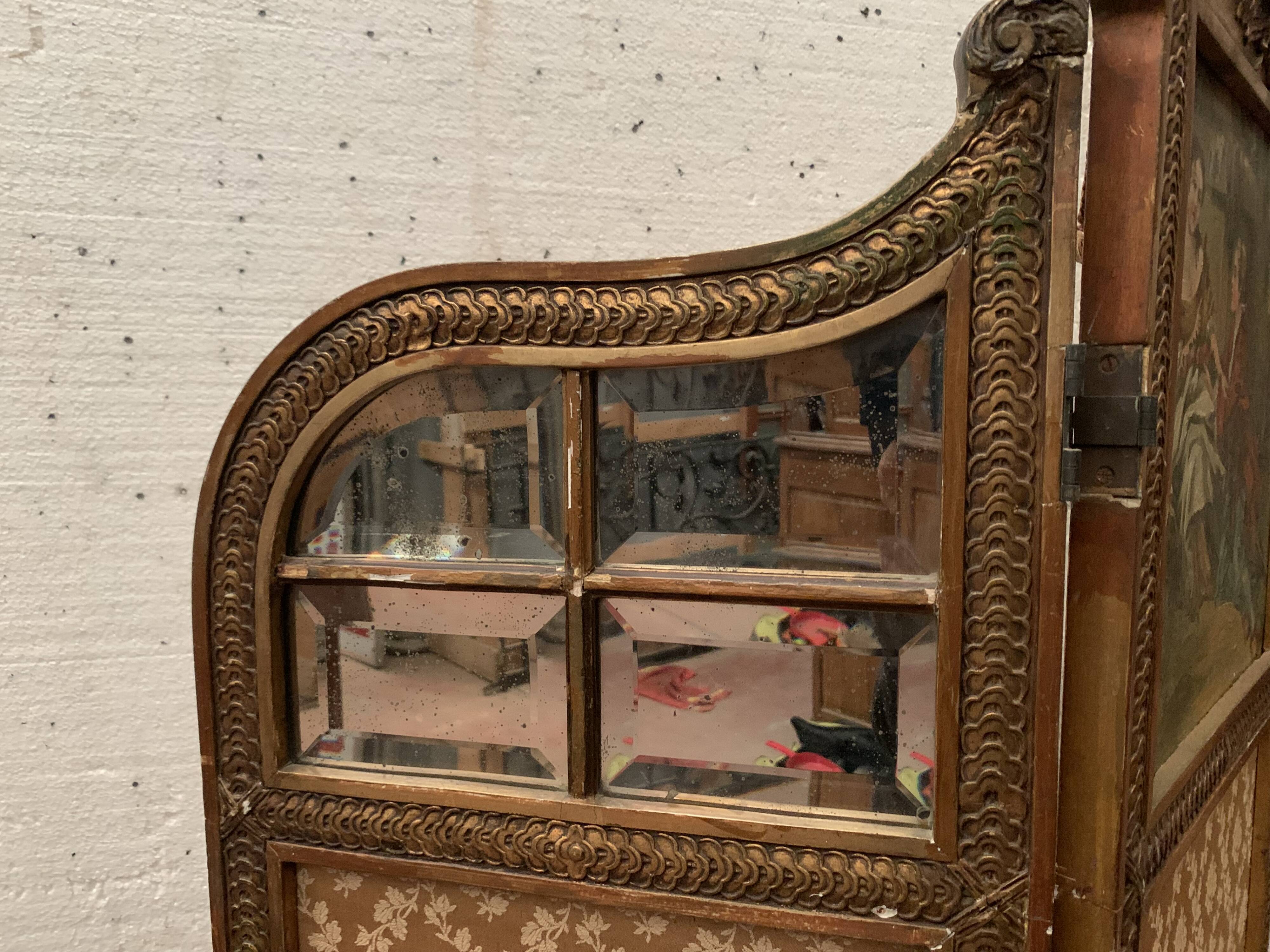 Paravent a trois panneaux de style Louis XVI en bois et stuc doré XX siècle