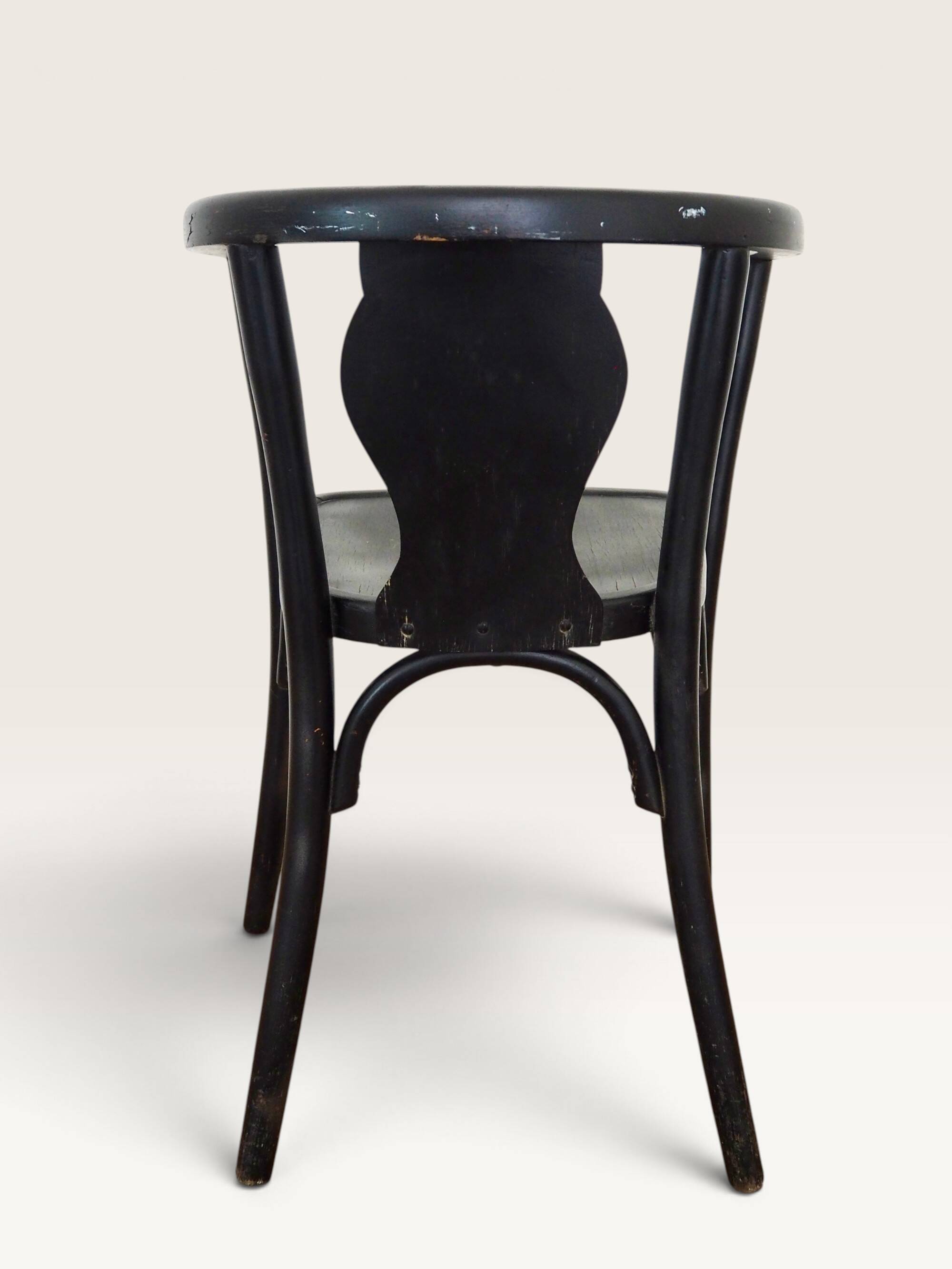 Curved black lacquered wooden armchair in Thonet style