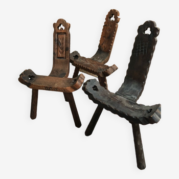 Brutalized tripod chairs
