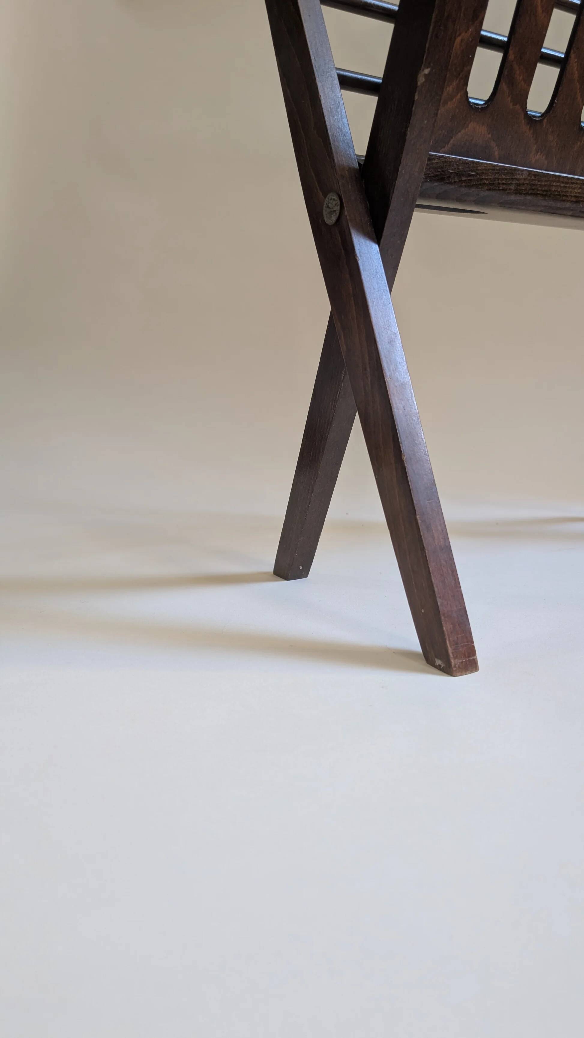 Wooden folding magazine rack
