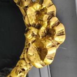 Hollywood Regency style oval Victorian mirror. In antique gold wood. 31 x 21cm