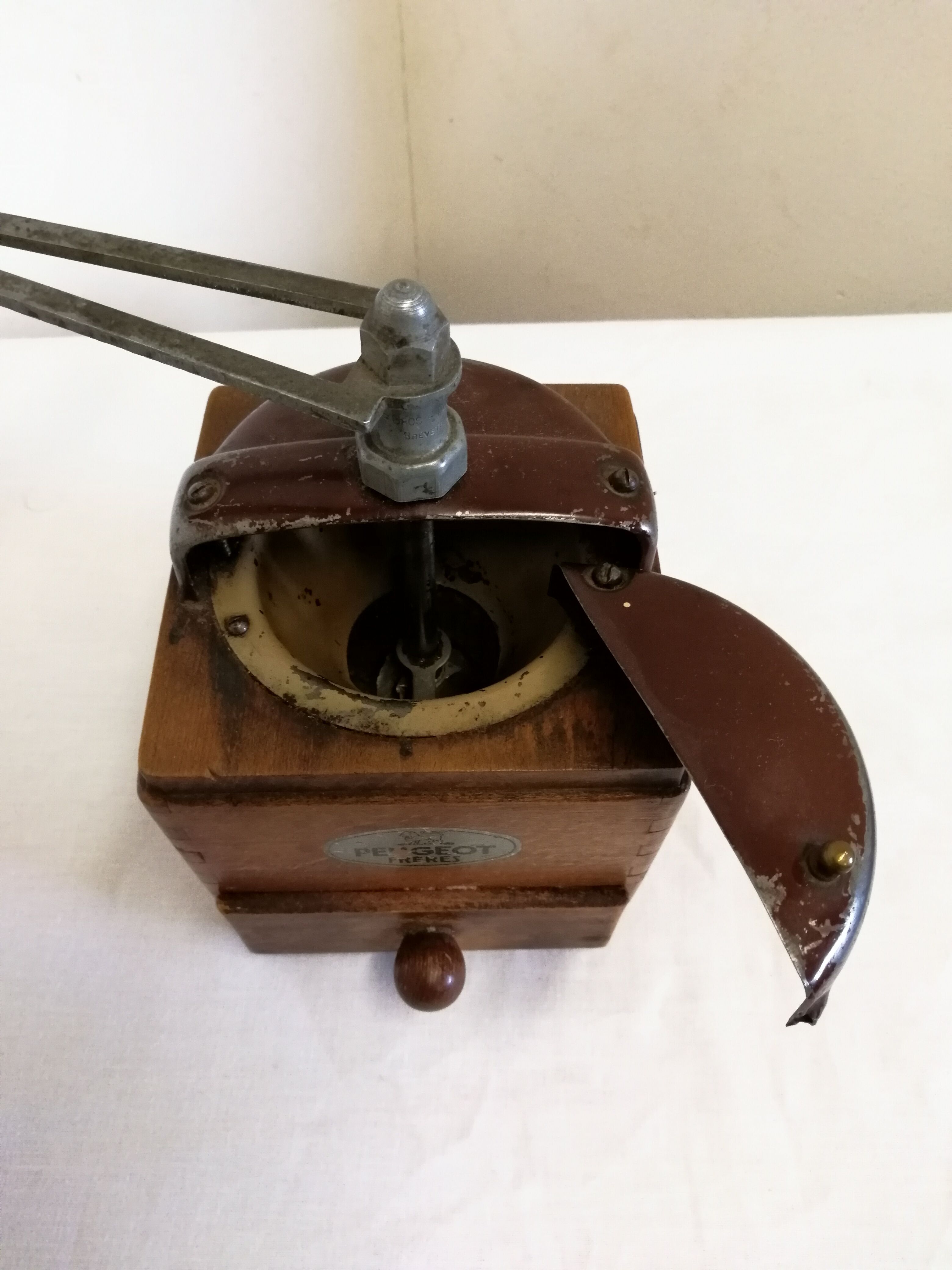 Former coffee mill peugeot frères