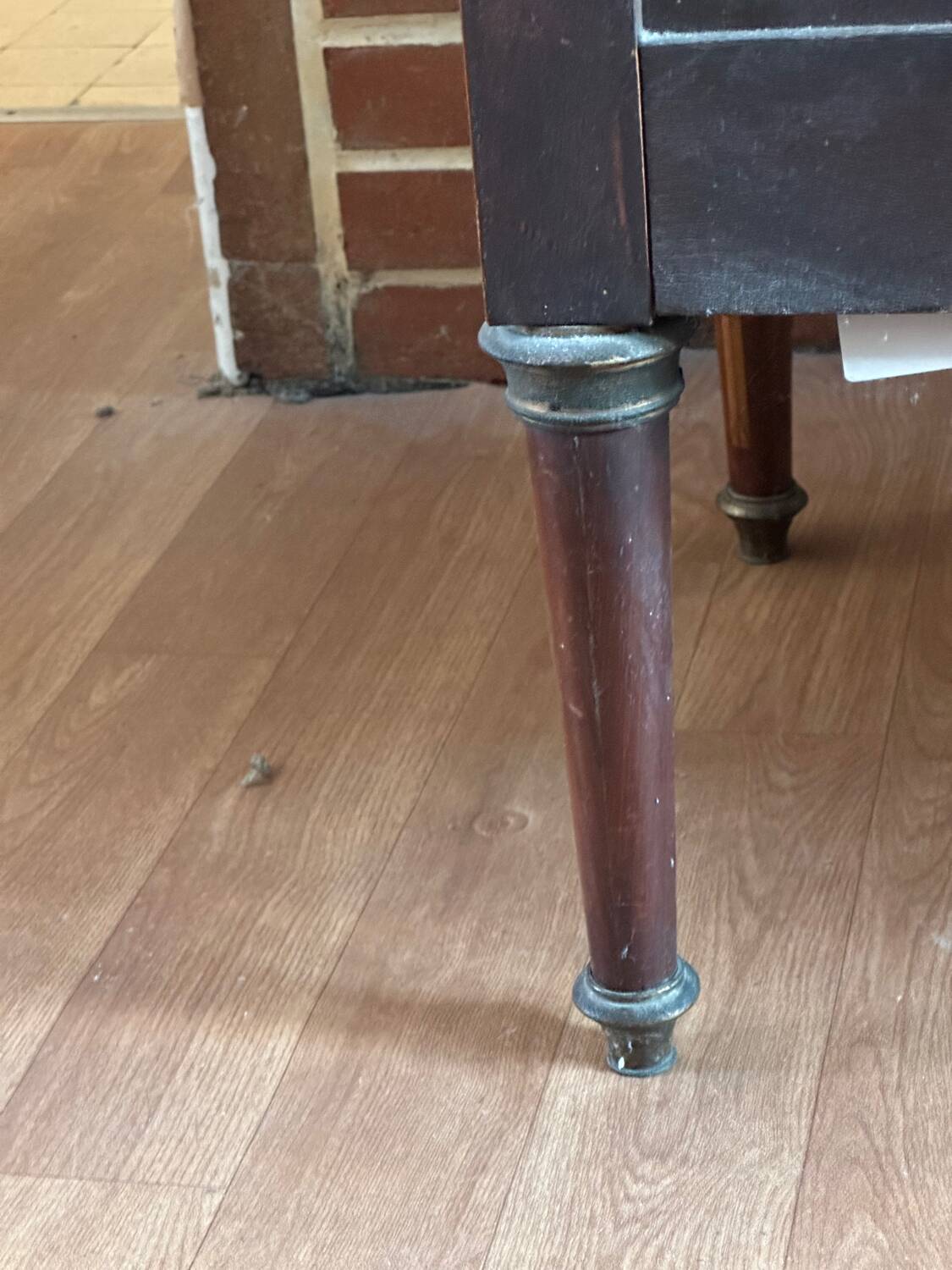 Louis XVI style chest of drawers, spinning top legs - transition style marquetry