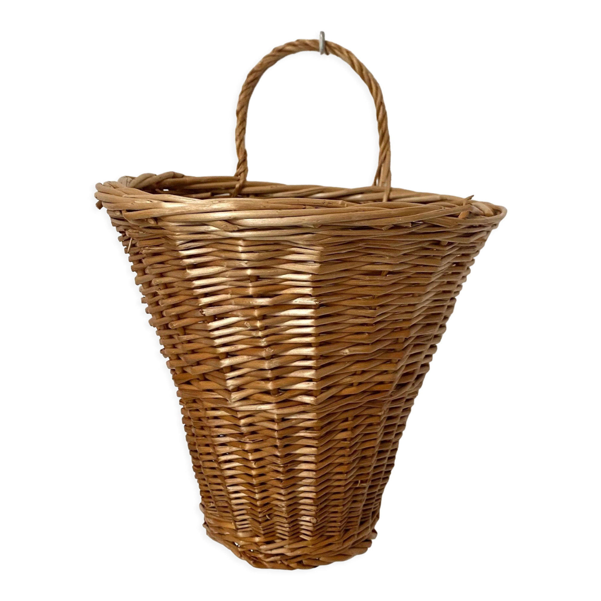 Braided wicker wall basket