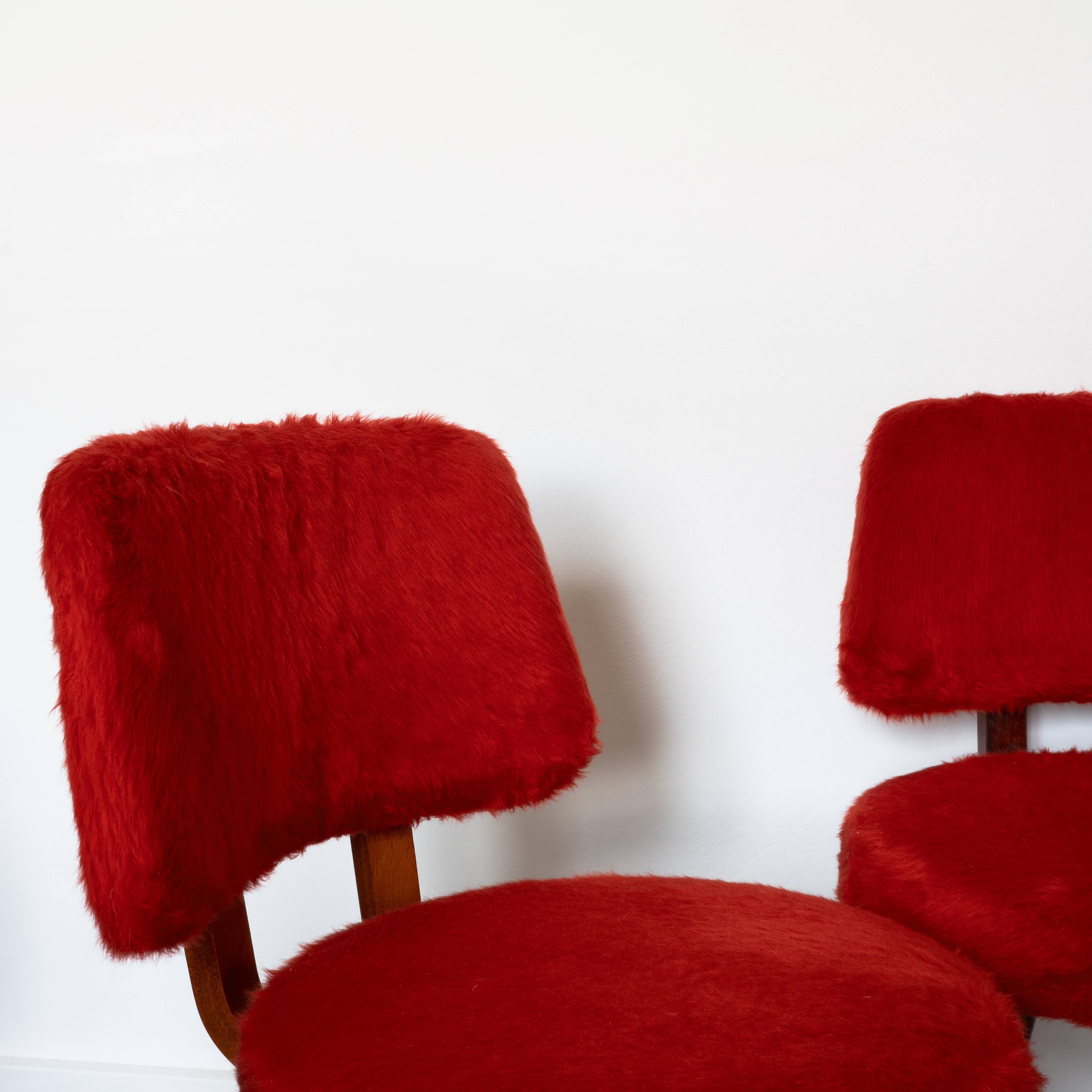Set of 5 wooden chairs with red Pelfran moumoute