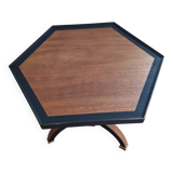 Pedestal table