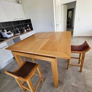 Table haute en bois massif extensible + 4 tabourets