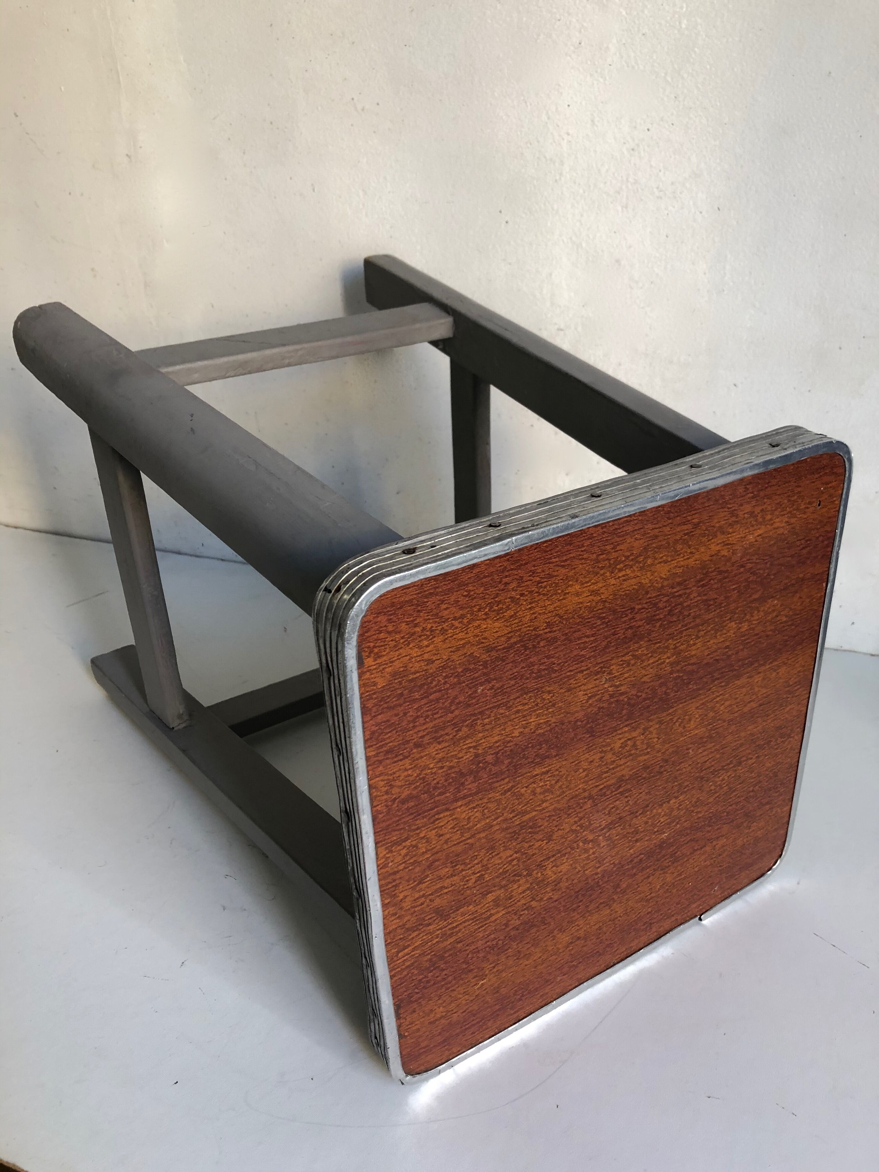 Circled, 1950s formica seat