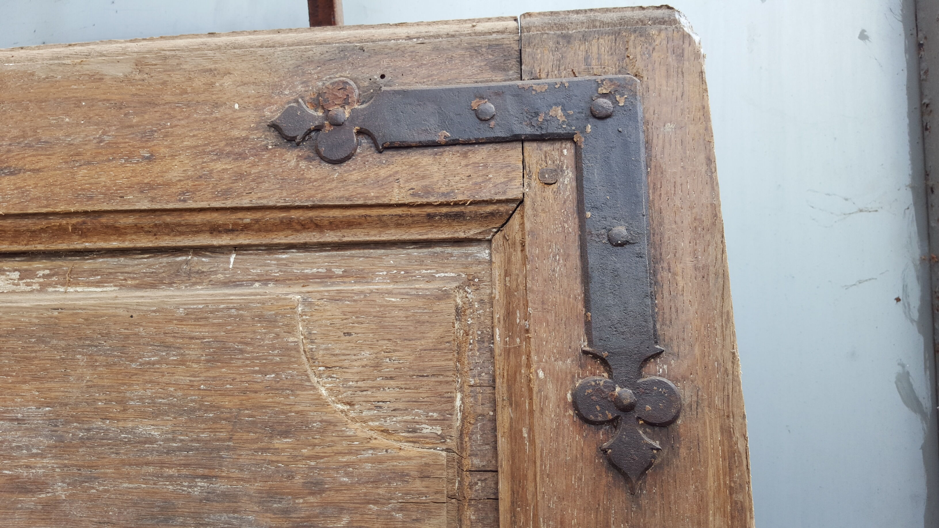 Antique door XVIIIth fittings