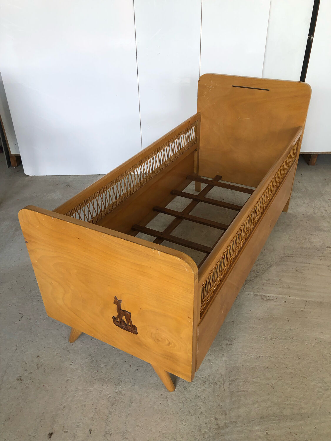 Scandinavian children's bed year 60 with rattan