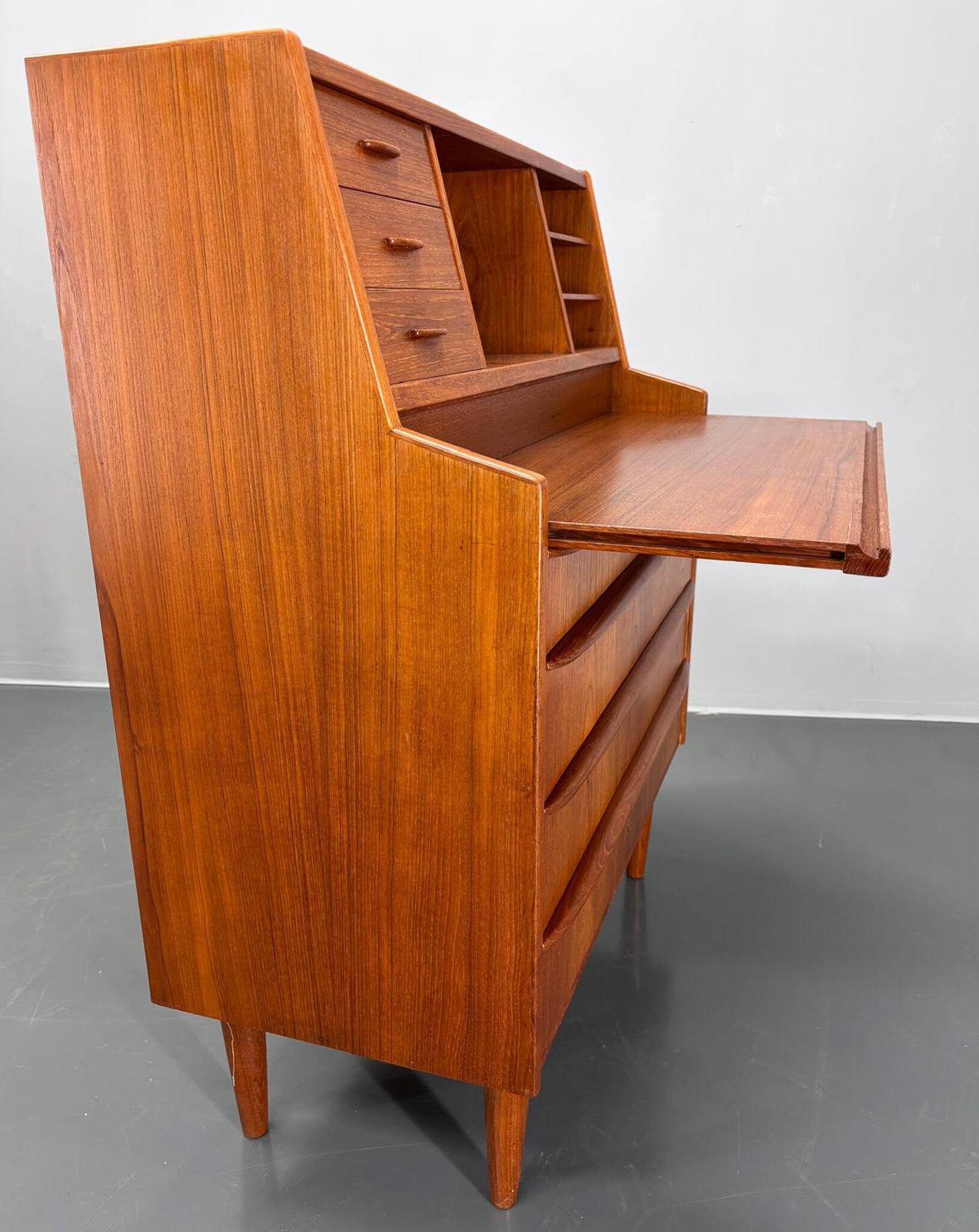 Commode à écrire en teck danois des années 1960