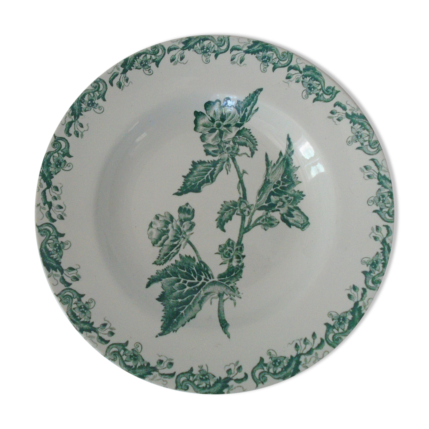 Plate saint amand green décor richelieu flower al . mb faience france