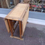 Folding table