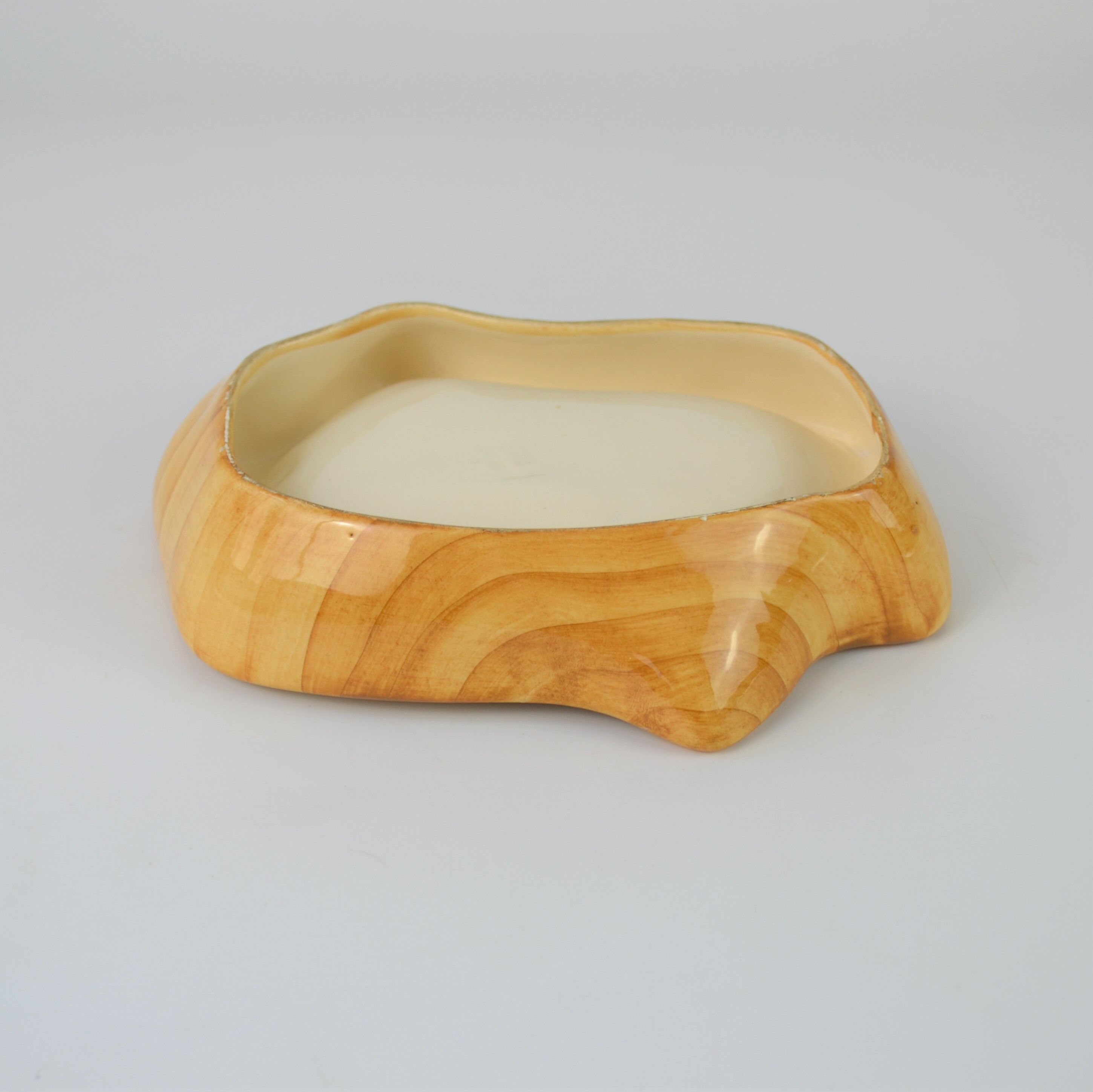 Earthenware pocket with faux-bois decoration decorated with a cat from the Grandjean-Jourdan pottery in Vallauri