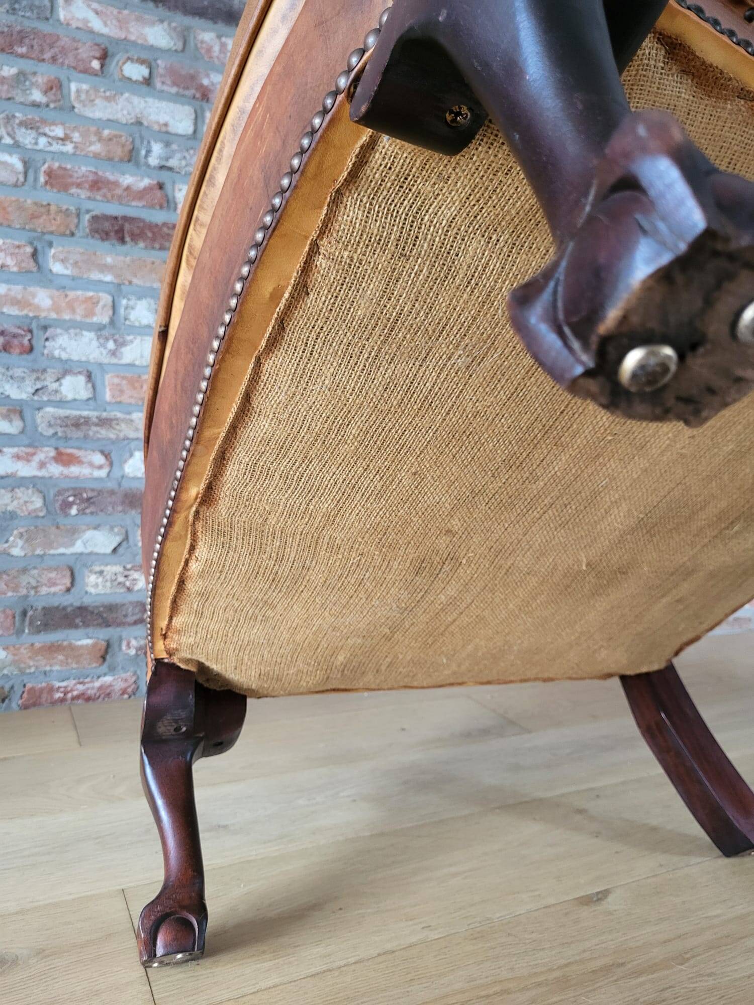 Antieke cuir Chesterfield wingback ourfauteuil Chippendale style cognac