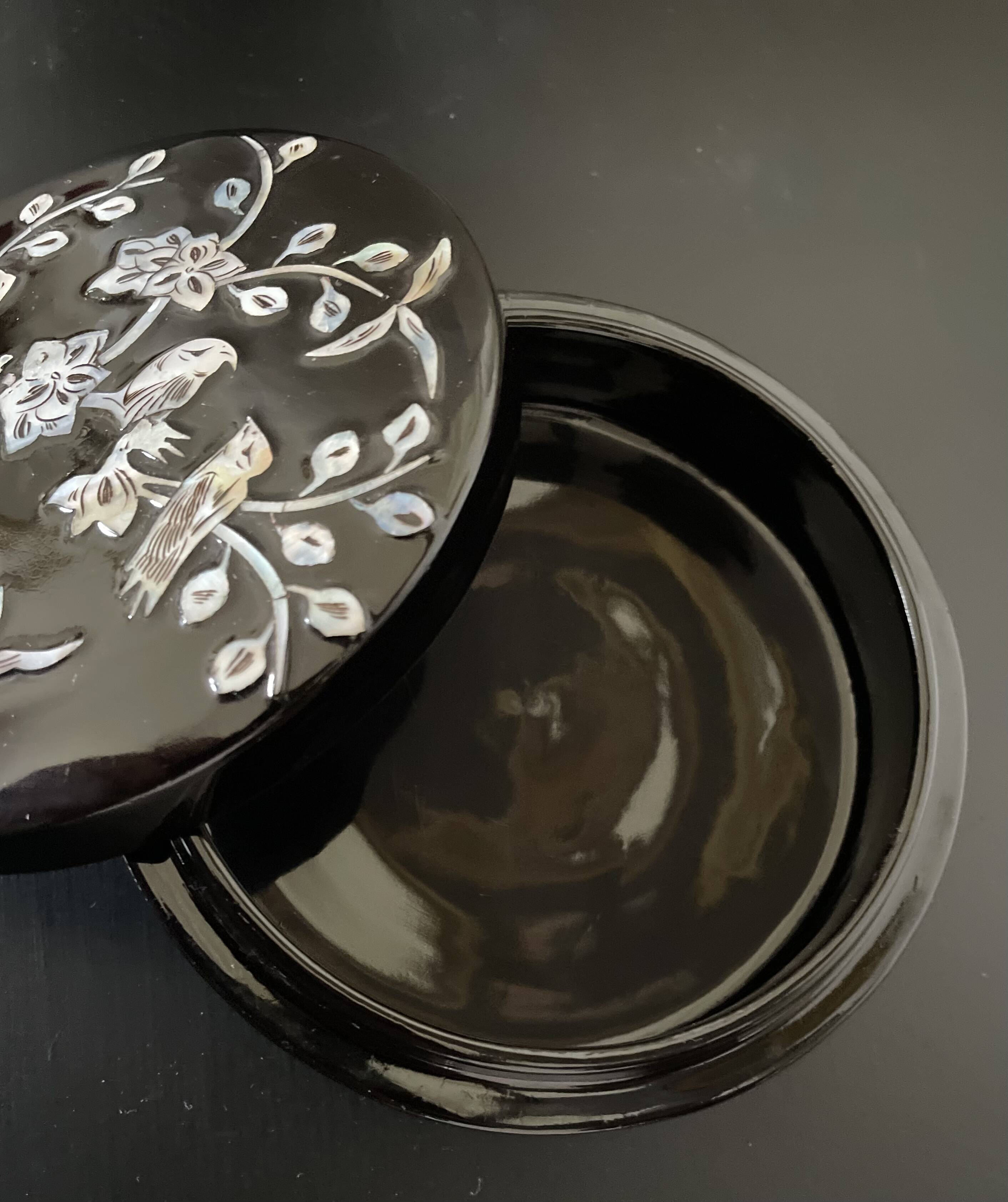 Japanese lacquer and mother-of-pearl jewelry box
