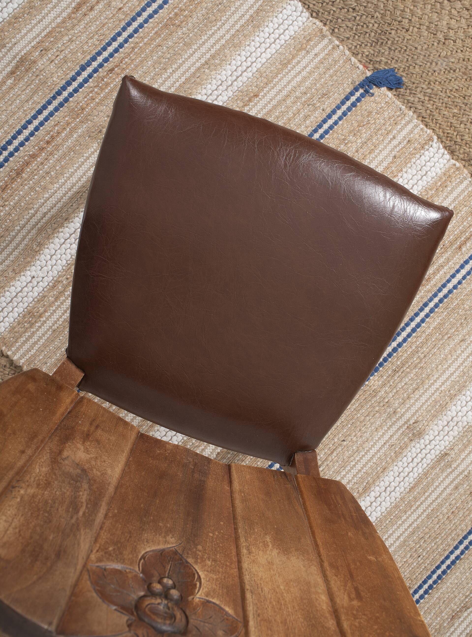 Set of 4 Art Deco chairs in carved wood