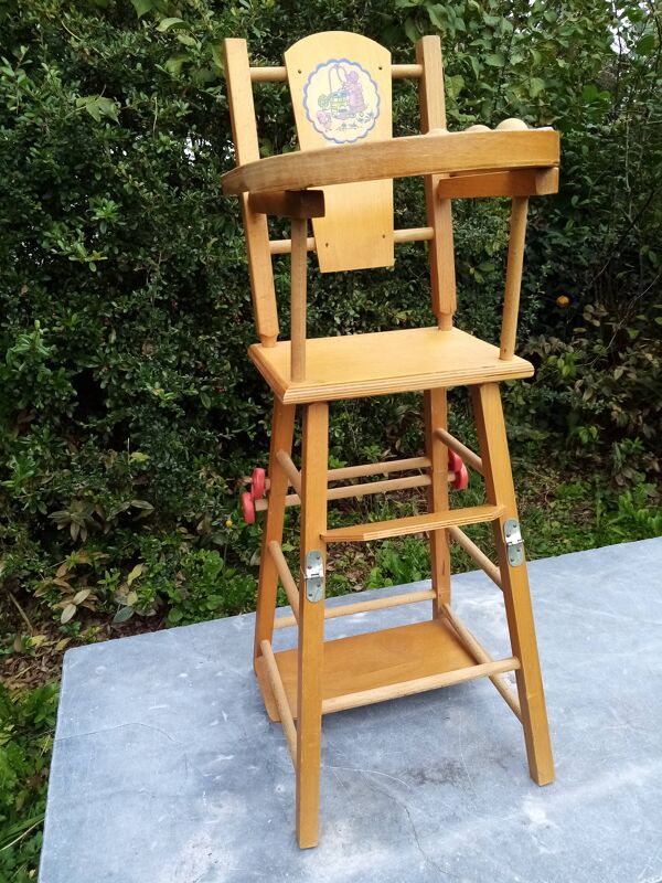 Chaise haute de poupée