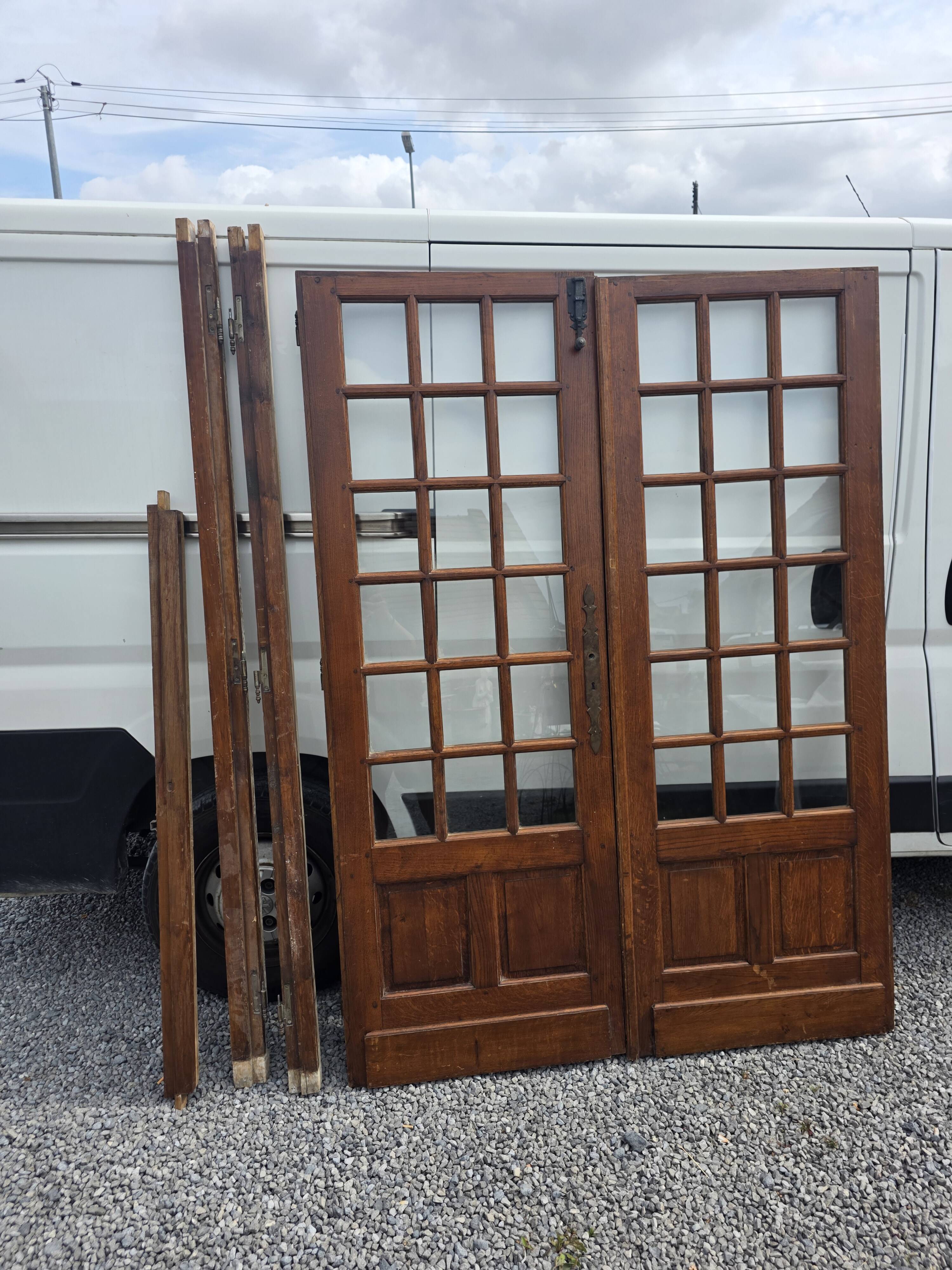 Paire de portes de séparation en chêne petits carreaux XXe