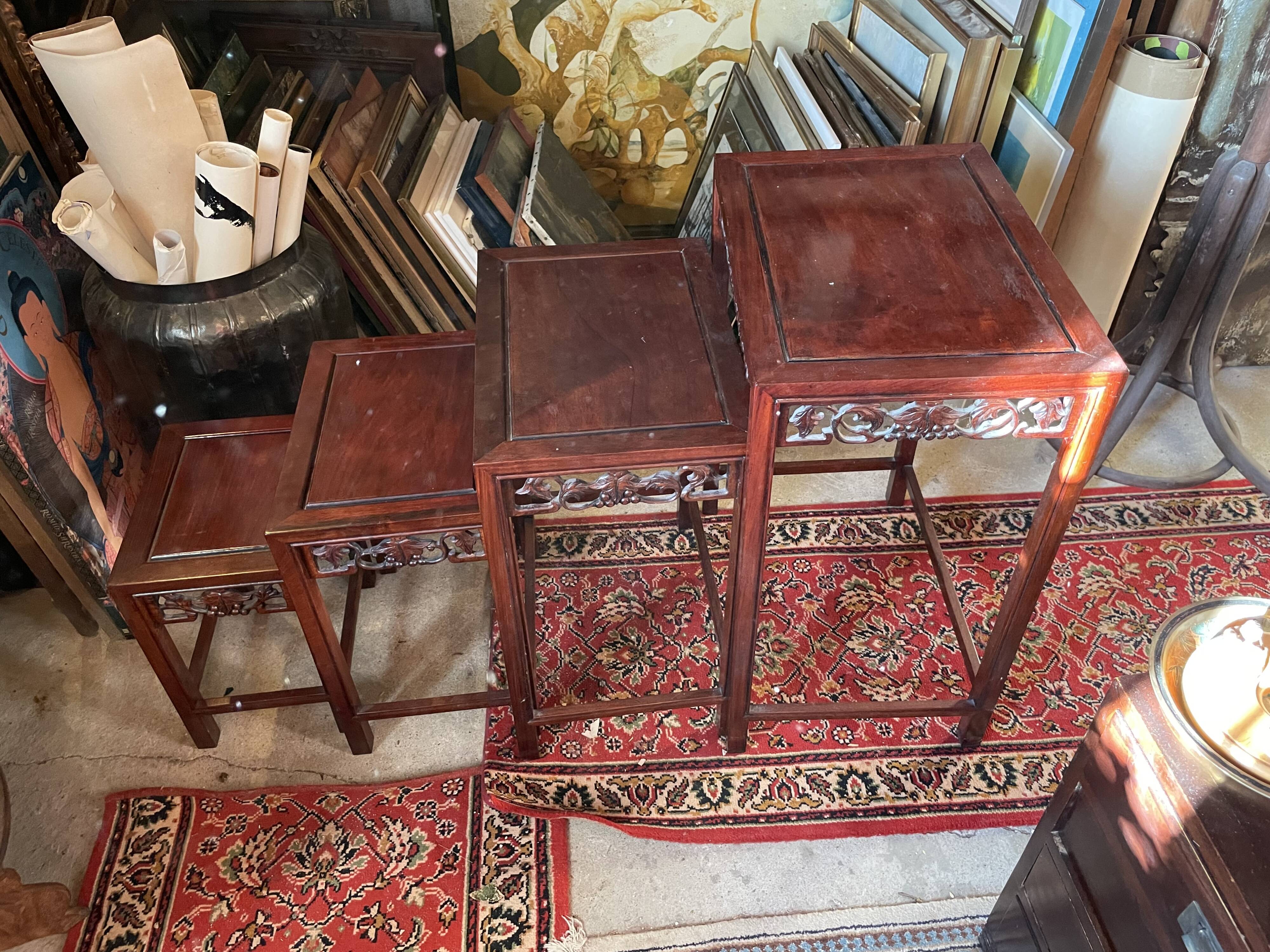 Nesting table Red wood
