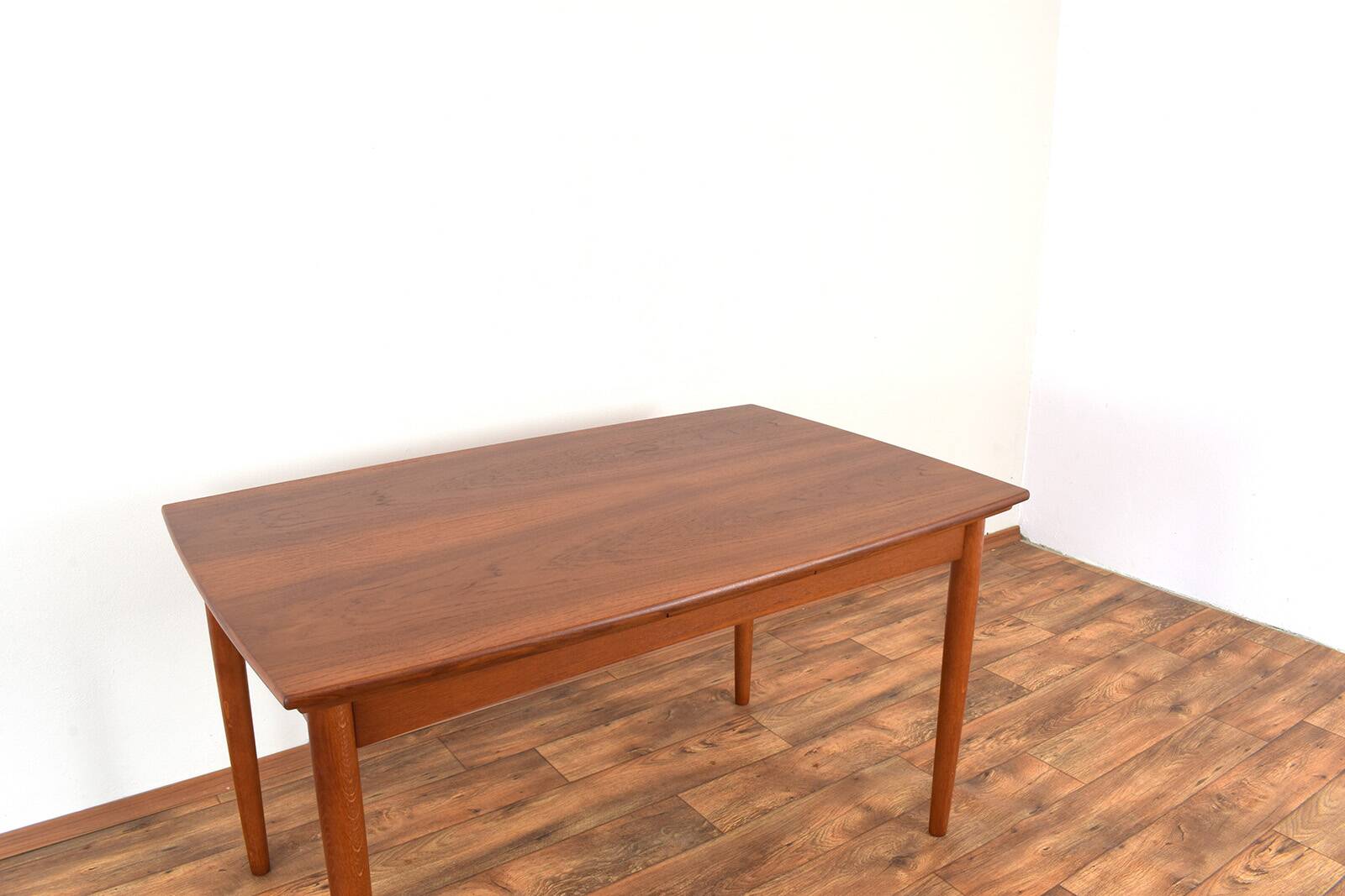 Mid-century Danish teak extendable dining table, 1960s.
