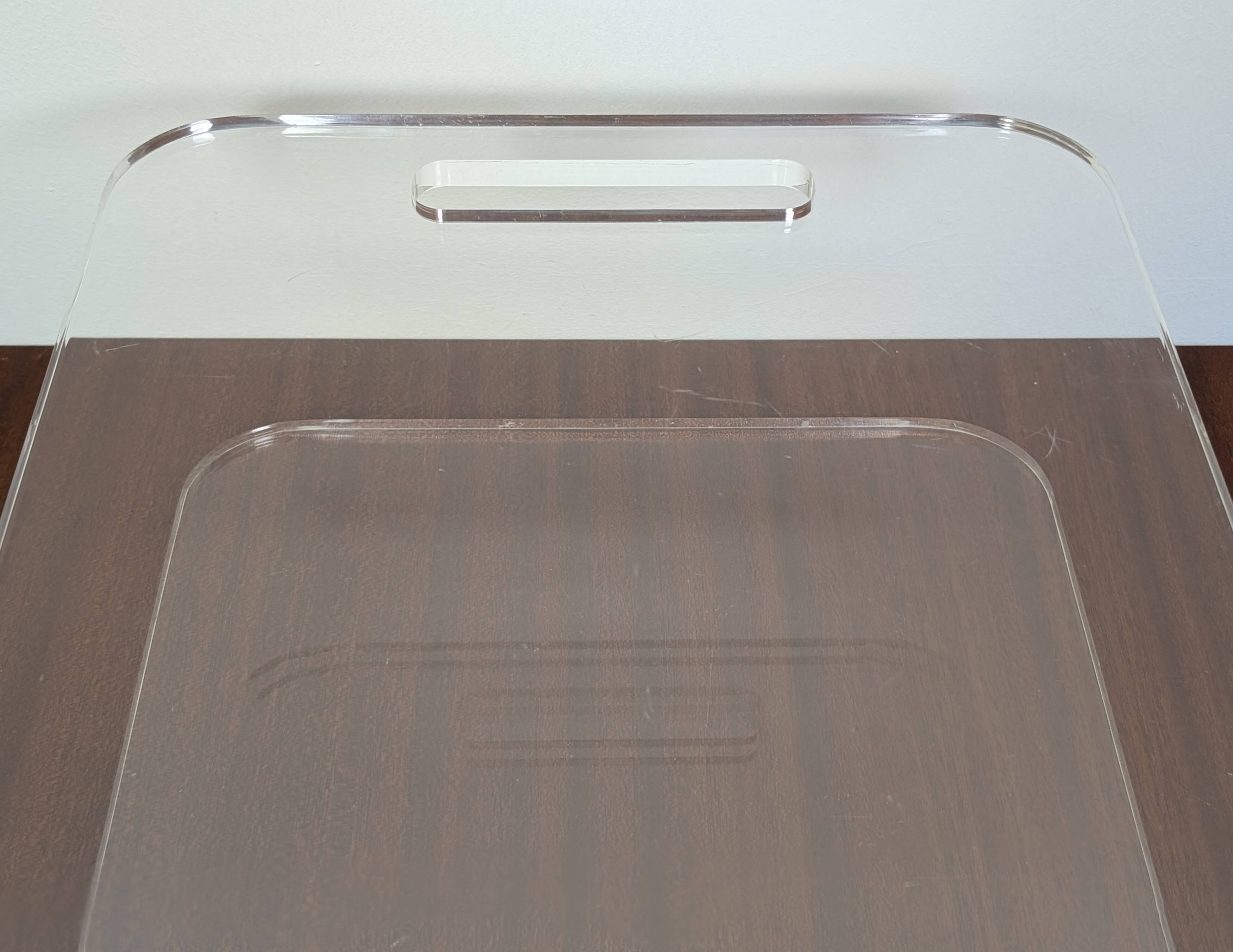 Acrylic magazine rack