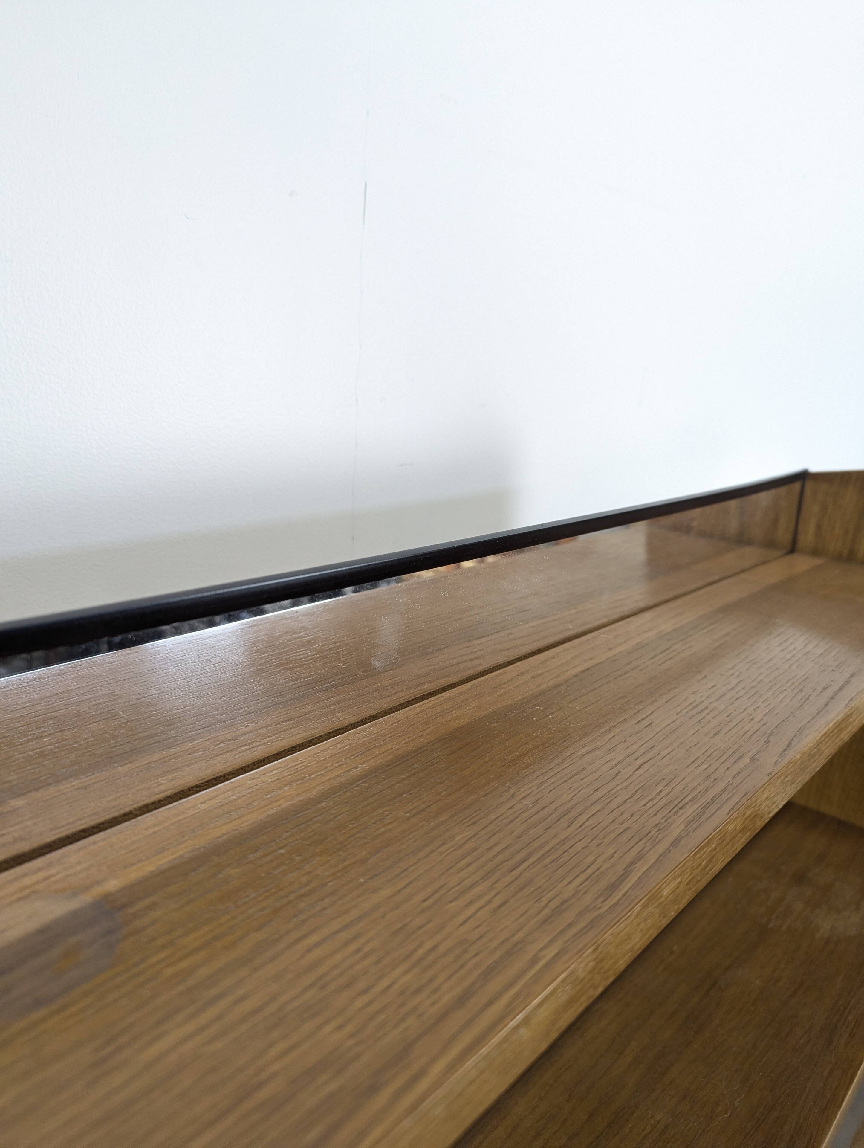 Etagère dans le goût de Guariche, années 50