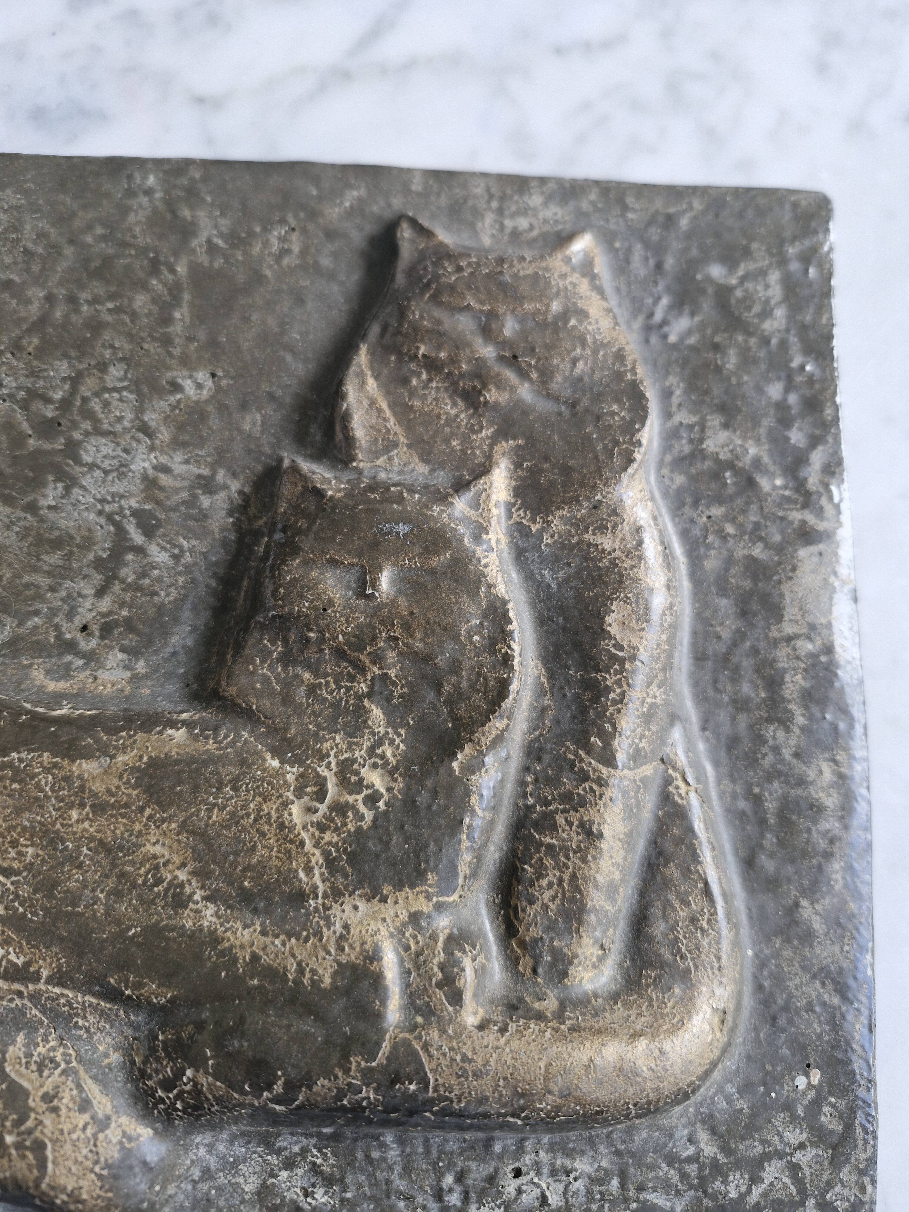 Bas-relief plaque of a rabbit in brown patina, seated cat