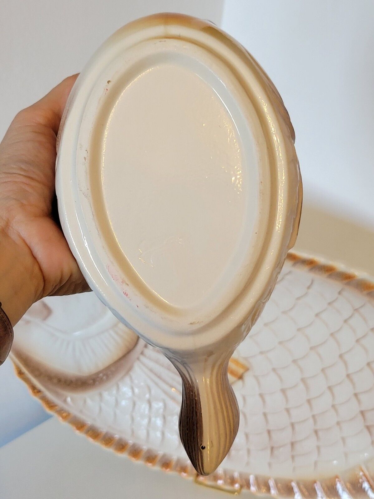 Plat à poisson & saucière en barbotine Sarreguemines vintage