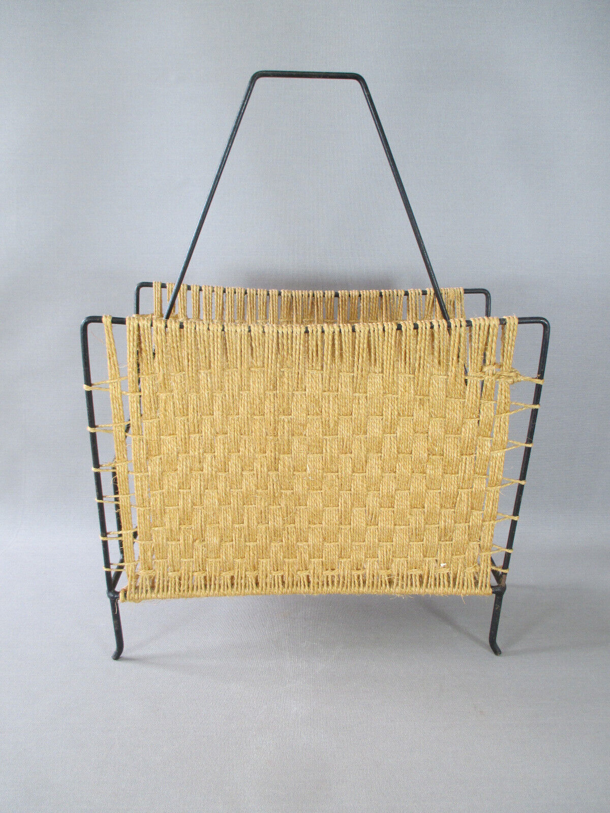 Rope and metal magazine holder