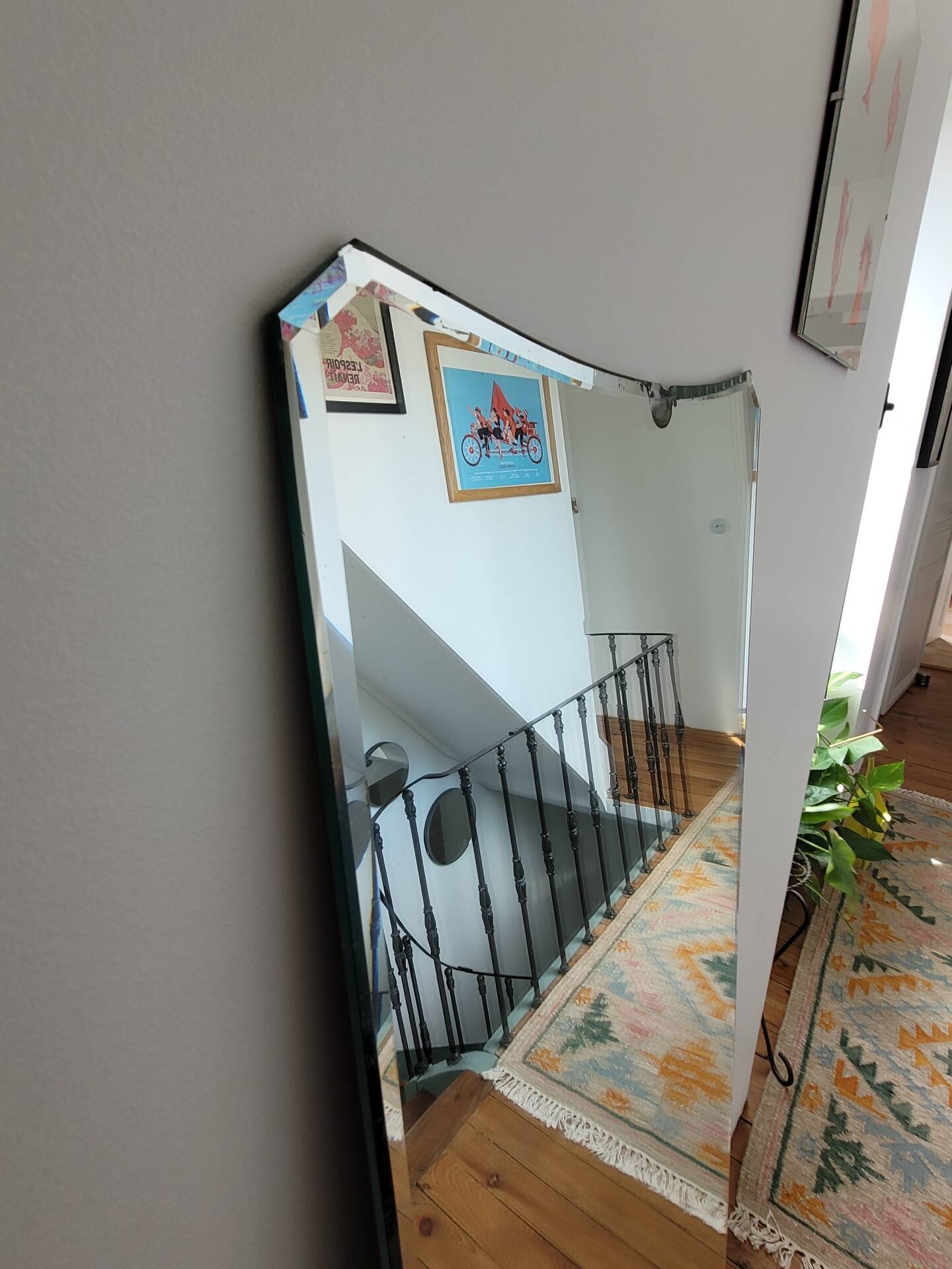 Miroir vertical biseauté