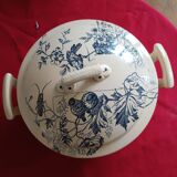 antique soup tureen Terre de Feu 1920/1930 with a decoration of birds and insects