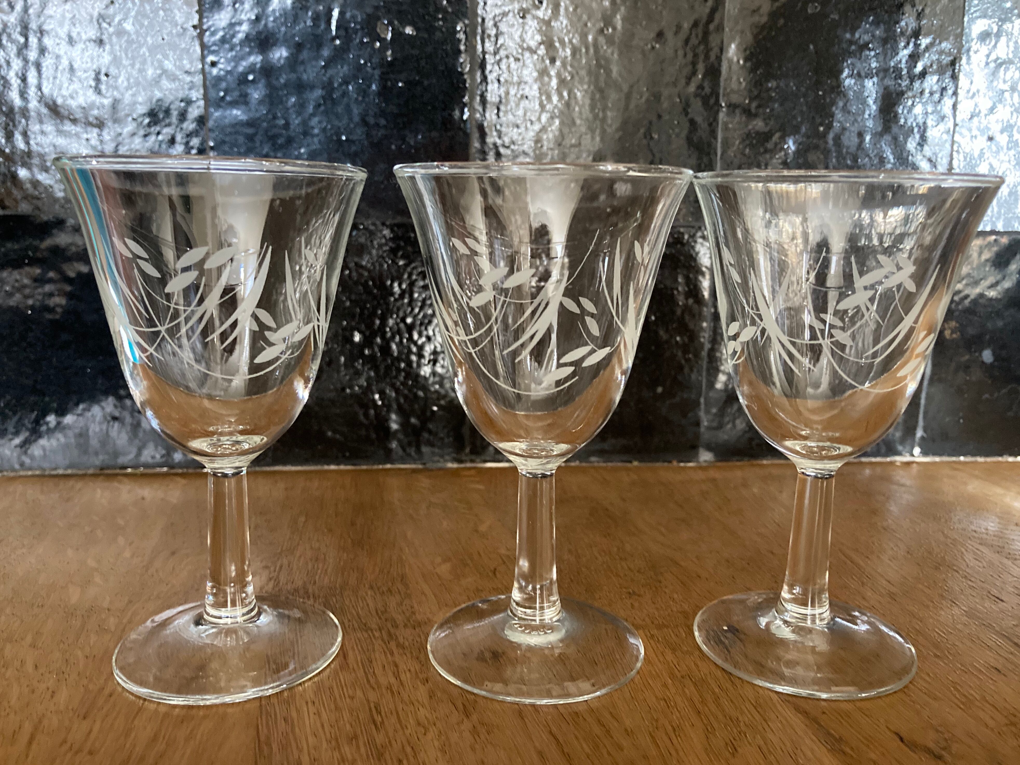Set de 10 verres à vin gravés