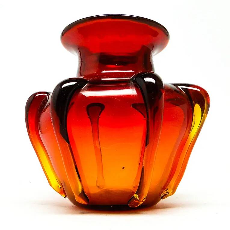 Vase moderne du milieu du siècle, en verre, conçu par J. Słuczan-Orkusz, Pologne, années 1970.