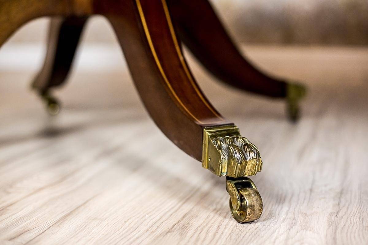 English Extendable Dining Table in Mahogany, 1920